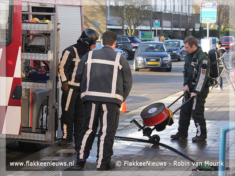 Wijkcentrum Middelharnis ontruimd voor binnenbrand