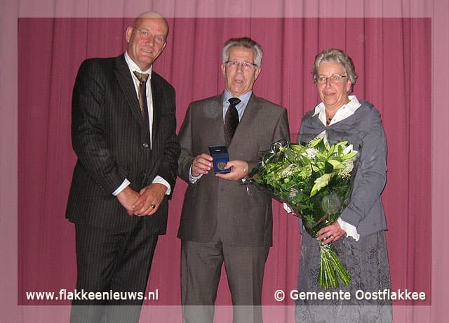 Bronzen gemeentepenning voor de heer Van Putten