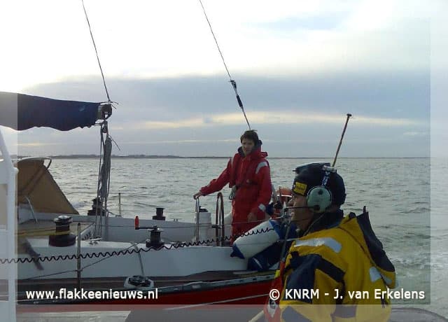 KNRM vaart voor jacht en surfers