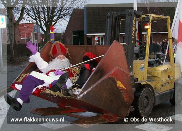 Sinterklaas en zwarte piet bezoeken OBS de Westhoek