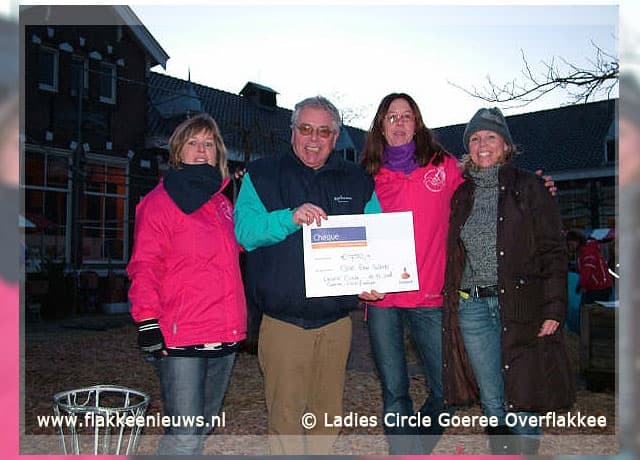 Cheque voor stichting Doe Een Wens