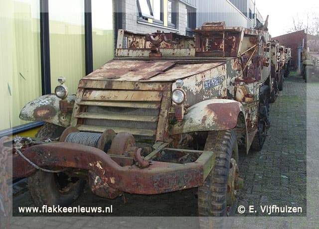 Inwoner van Middelharnis knapt historisch voertuig op