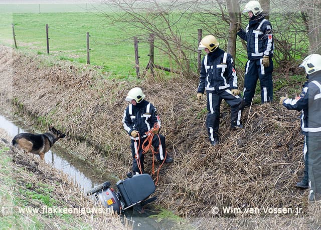 Scootmobiel te water Zuiderdieppolder