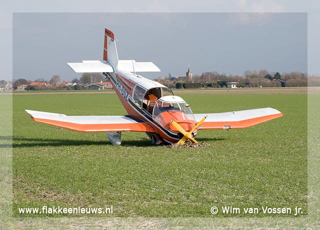 Vliegtuigje maakt noodlanding bij Nieuwe-Tonge