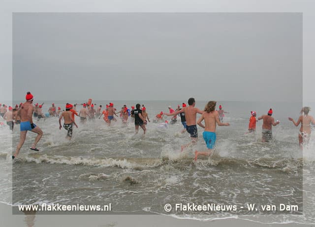 Videoreportage: Ouddorpse Nieuwjaarsduik 2009