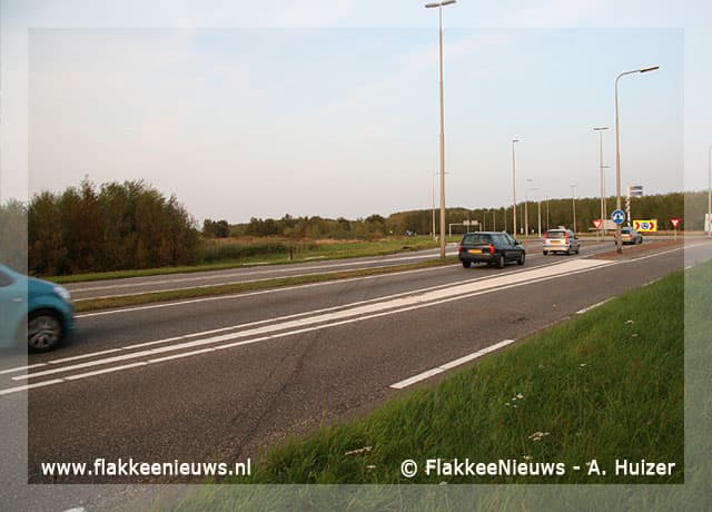 Auto uit de bocht bij Stellendam