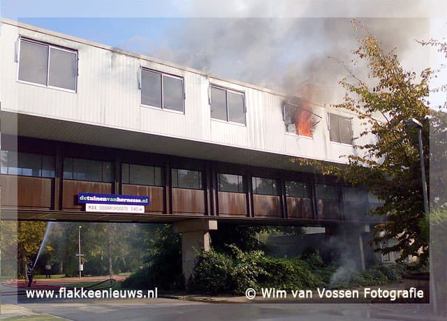 Grote brand op terrein Hernesseroord