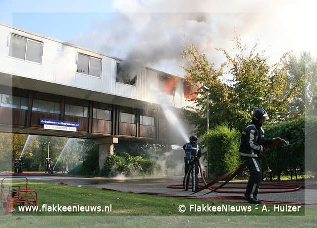 Grote brand op terrein Hernesseroord