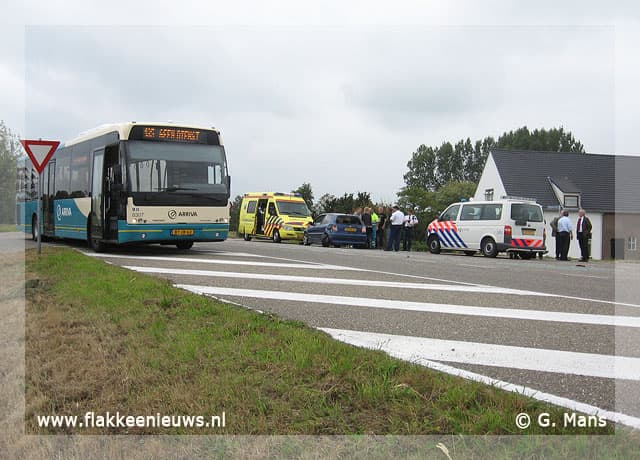 Aanrijding met lijnbus en personenwagen