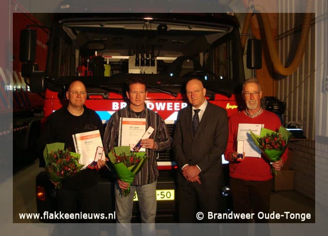 Jubilarissen Brandweer Oude-Tonge gehuldigd