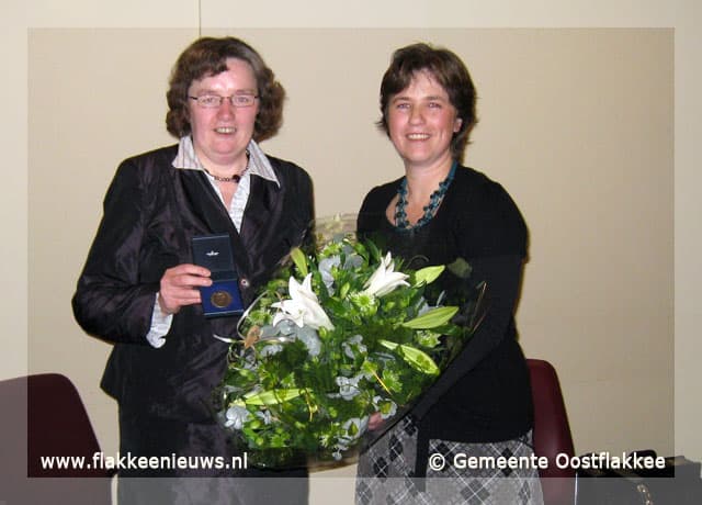 25 Jaar vrijwilligster bij het Rode Kruis verdient een penning
