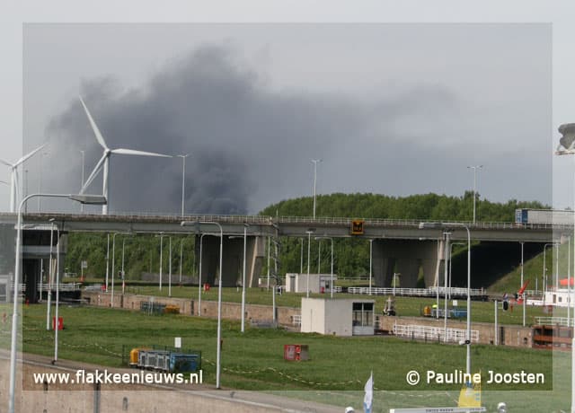 Zeer grote brand in bakkerij Ooltgensplaat (video)