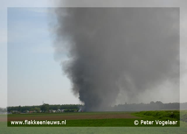 Zeer grote brand in bakkerij Ooltgensplaat (video)