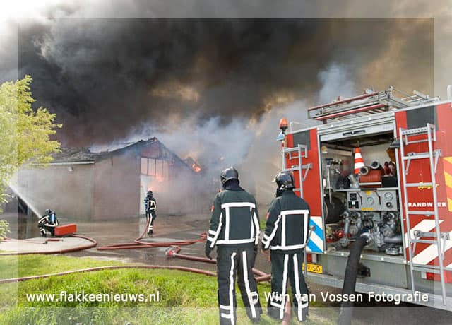 Zeer grote brand in bakkerij Ooltgensplaat (video)