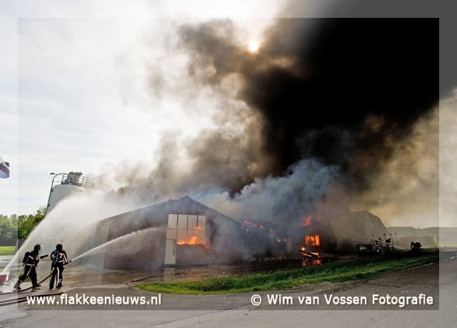 Zeer grote brand in bakkerij Ooltgensplaat (video)