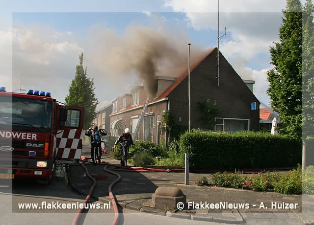 Middelbrand aan de Steneweg in Middelharnis