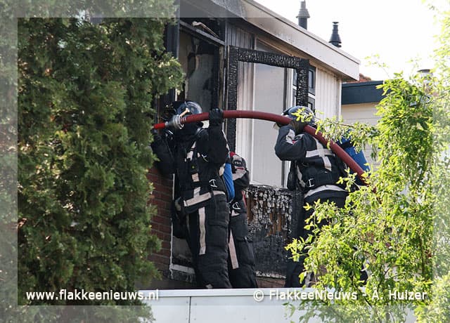 Middelbrand aan de Steneweg in Middelharnis