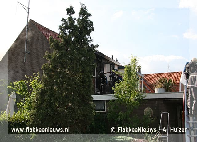 Middelbrand aan de Steneweg in Middelharnis