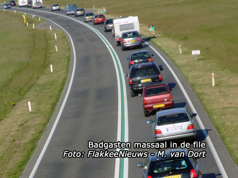Badgasten massaal in de file
