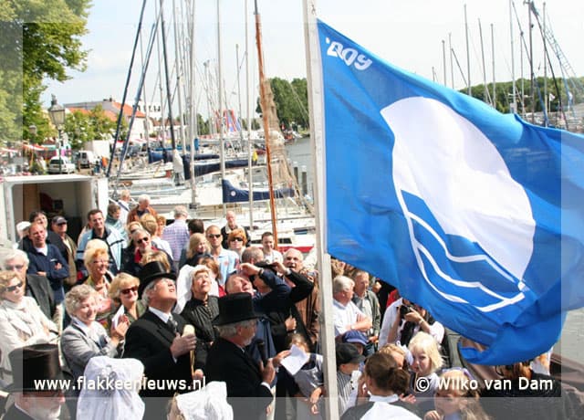 Middelharnis hijst eerste Blauwe Vlag