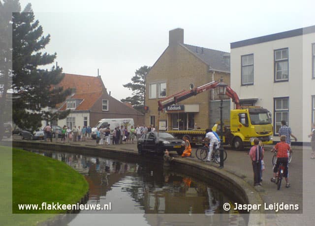 Auto in de kerkgracht