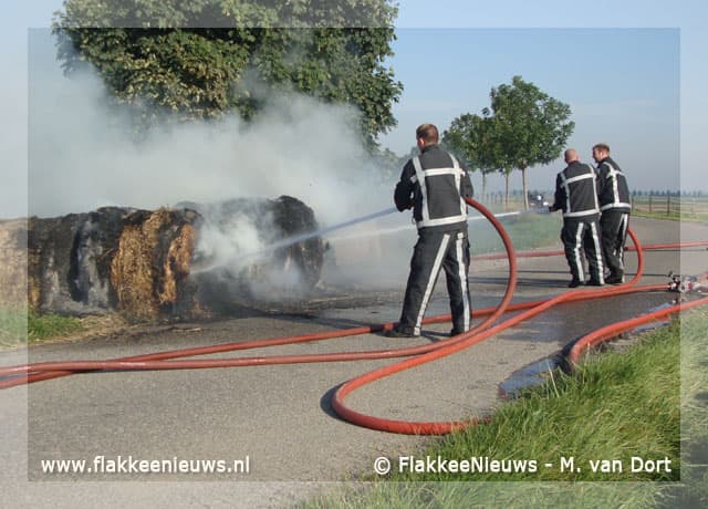 Drukte voor brandweer door broeiende hooibalen