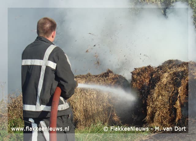 Drukte voor brandweer door broeiende hooibalen