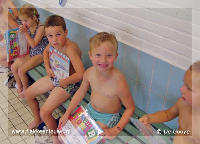 Zestig zwemdiploma's uitgereikt