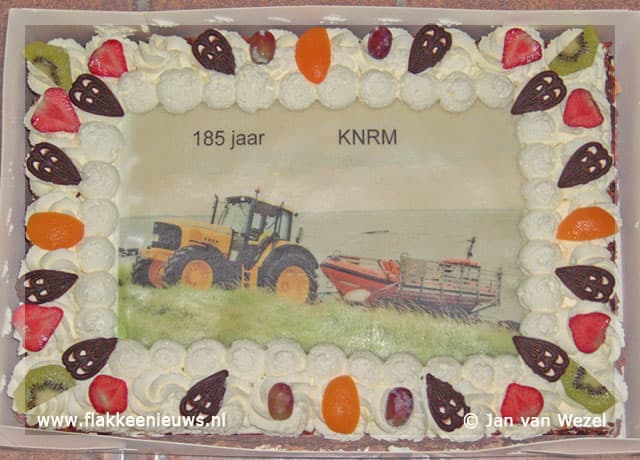 Taart en gift voor jarige KNRM