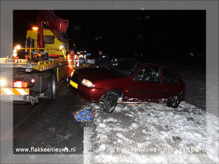 Twee auto's in de sloot op de N215