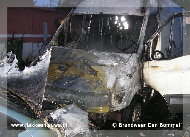 Voertuigen in brand in Den Bommel