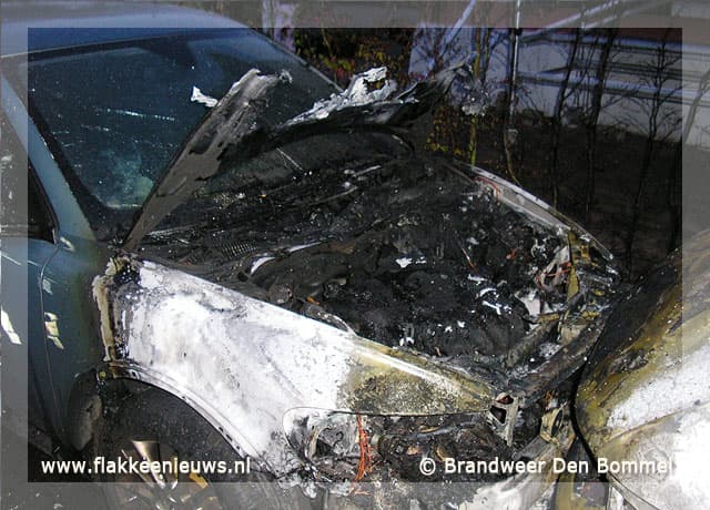 Voertuigen in brand in Den Bommel