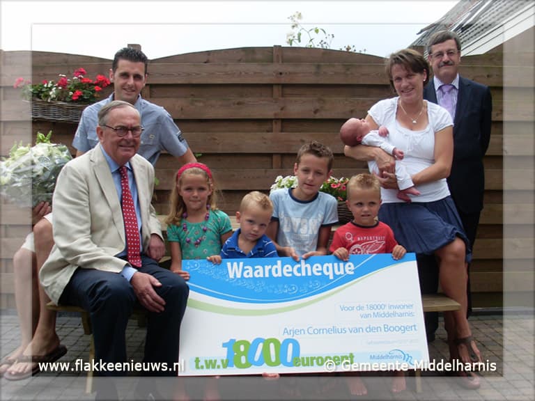 Burgemeester Middelharnis bezoekt 18.000e inwoner