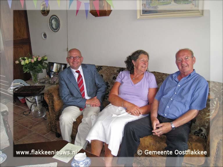 Echtpaar Pijpers-Bravenboer ontvangt burgemeester Oostflakkee