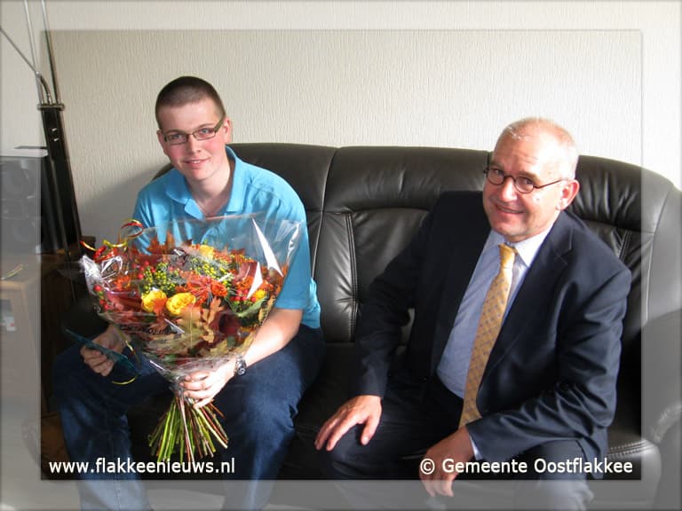 Burgemeester bezoekt held in Den Bommel