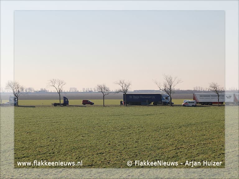 Aanrijding tussen twee vrachtwagens en bestelbusje