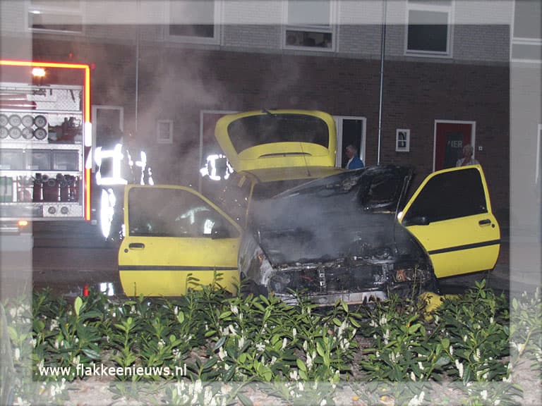 Auto uitgebrand in woonwijk Middelharnis