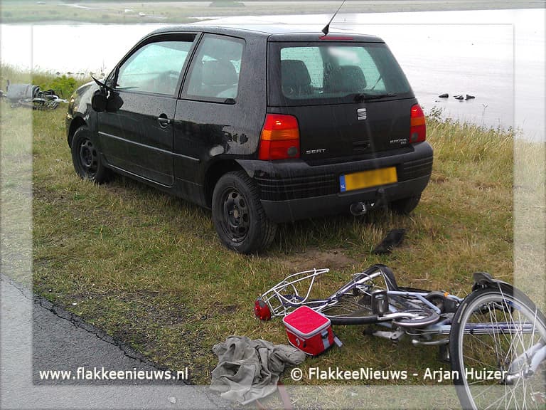 Twee fietsers aangereden en zwaar gewond