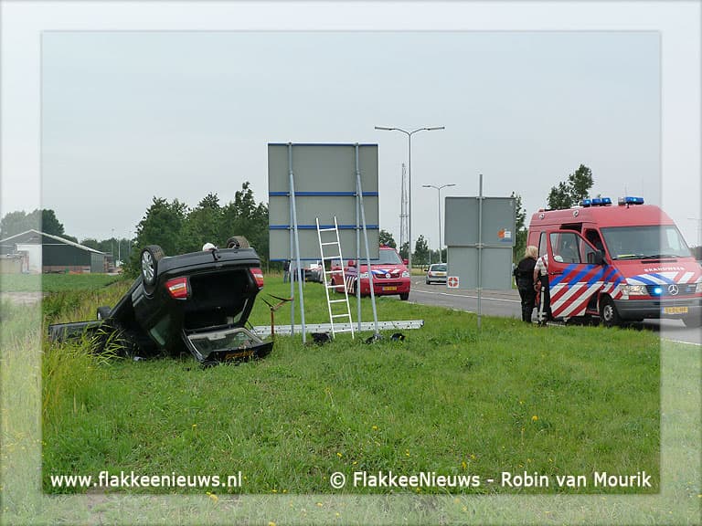 Auto te water Zuidelijke Randweg Middelharnis