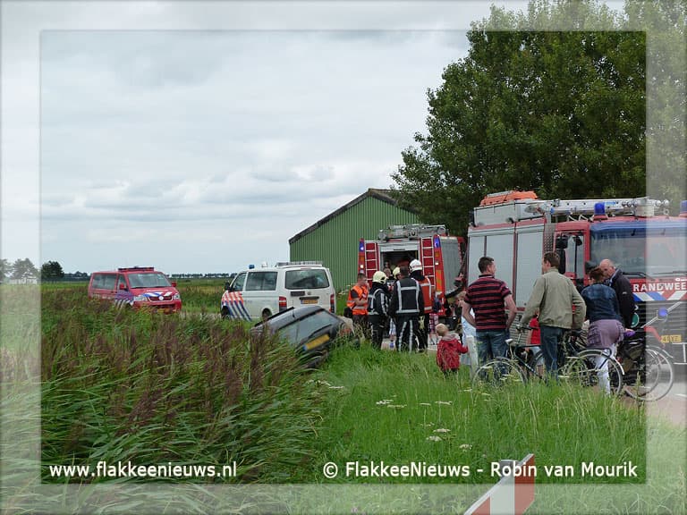 Auto te water in Dirksland