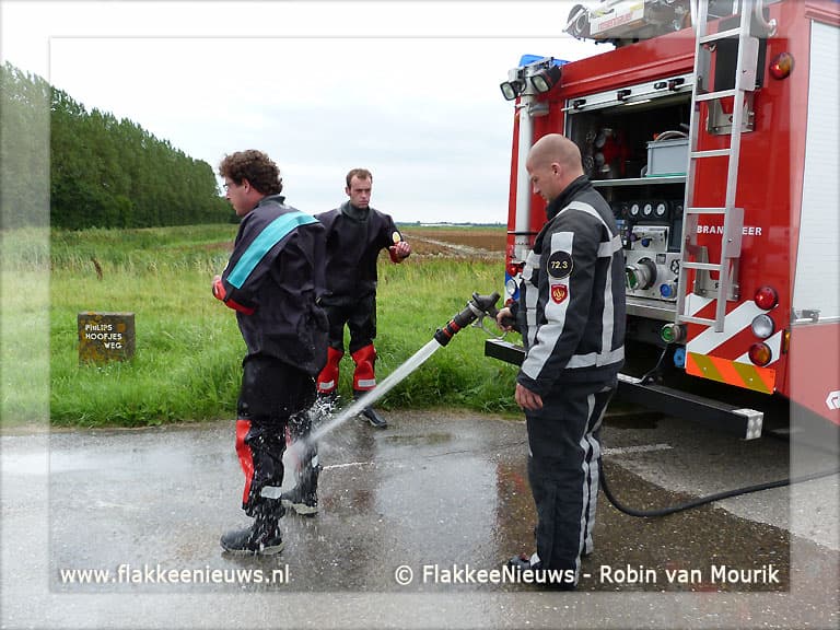 Auto te water in Dirksland