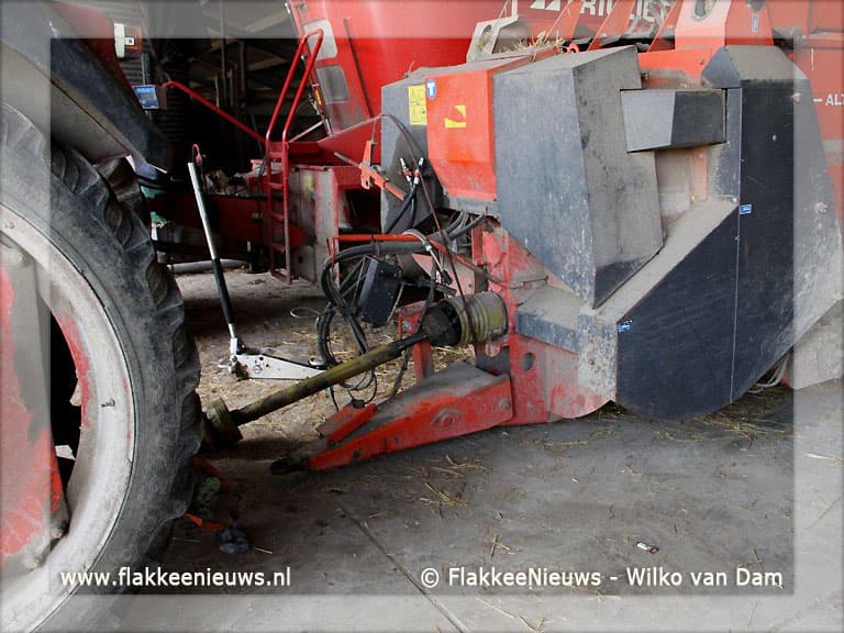 Ongeval met stro pers in Oude-Tonge
