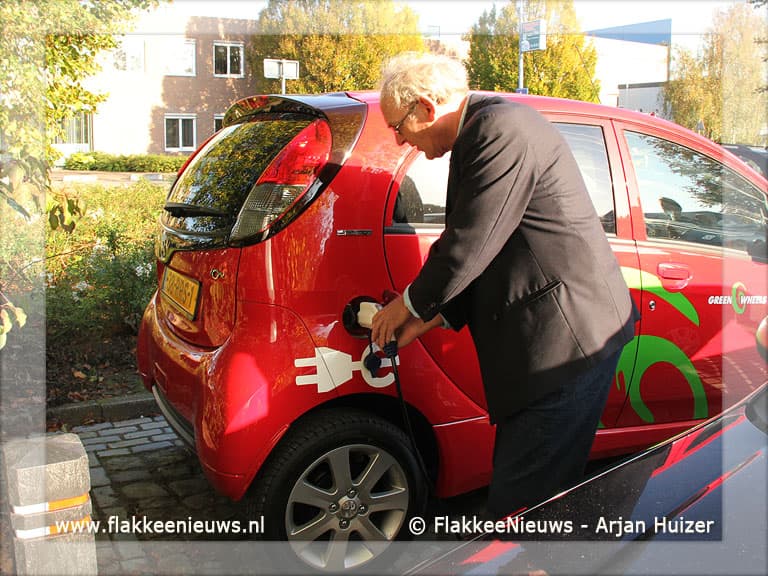Eerste oplaadpunt elektrische auto's in gebruik genomen