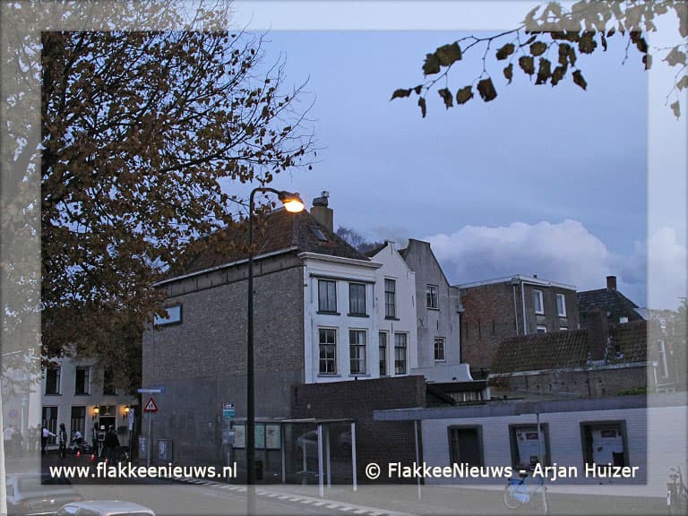 Hoogwerker in actie voor schoorsteenbrand