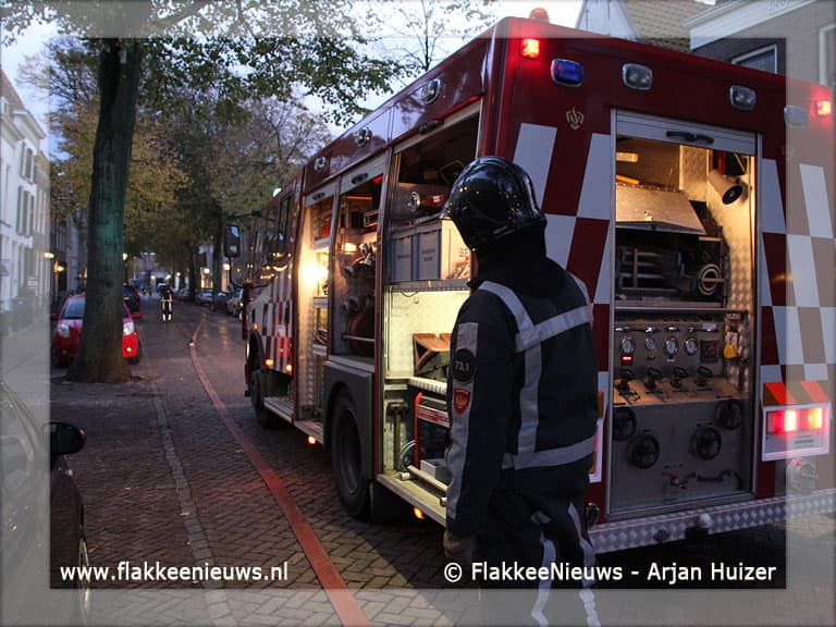 Hoogwerker in actie voor schoorsteenbrand