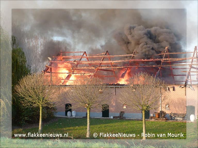 Grote brand in Achthuizen verwoest schuur