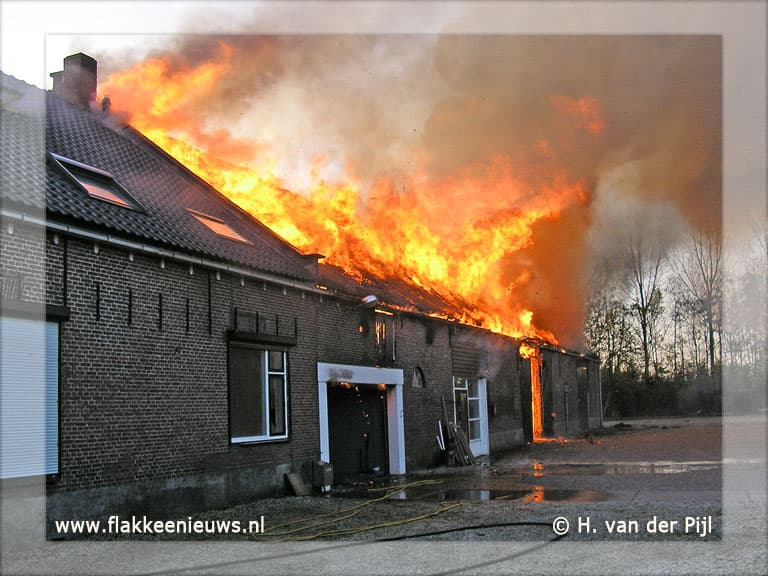 Grote brand in Achthuizen verwoest schuur