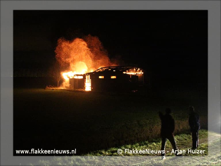 Schuur afgebrand in polder Sommelsdijk