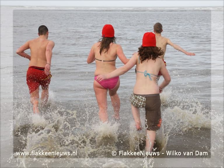 Nieuwjaarsduik 2011 groot succes