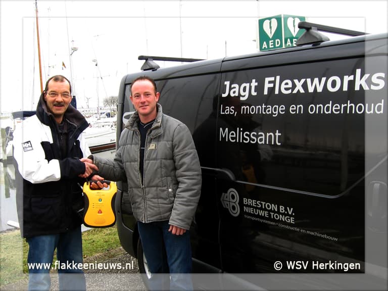 Jagt Flexworks Melissant schenkt AED aan WSV Herkingen